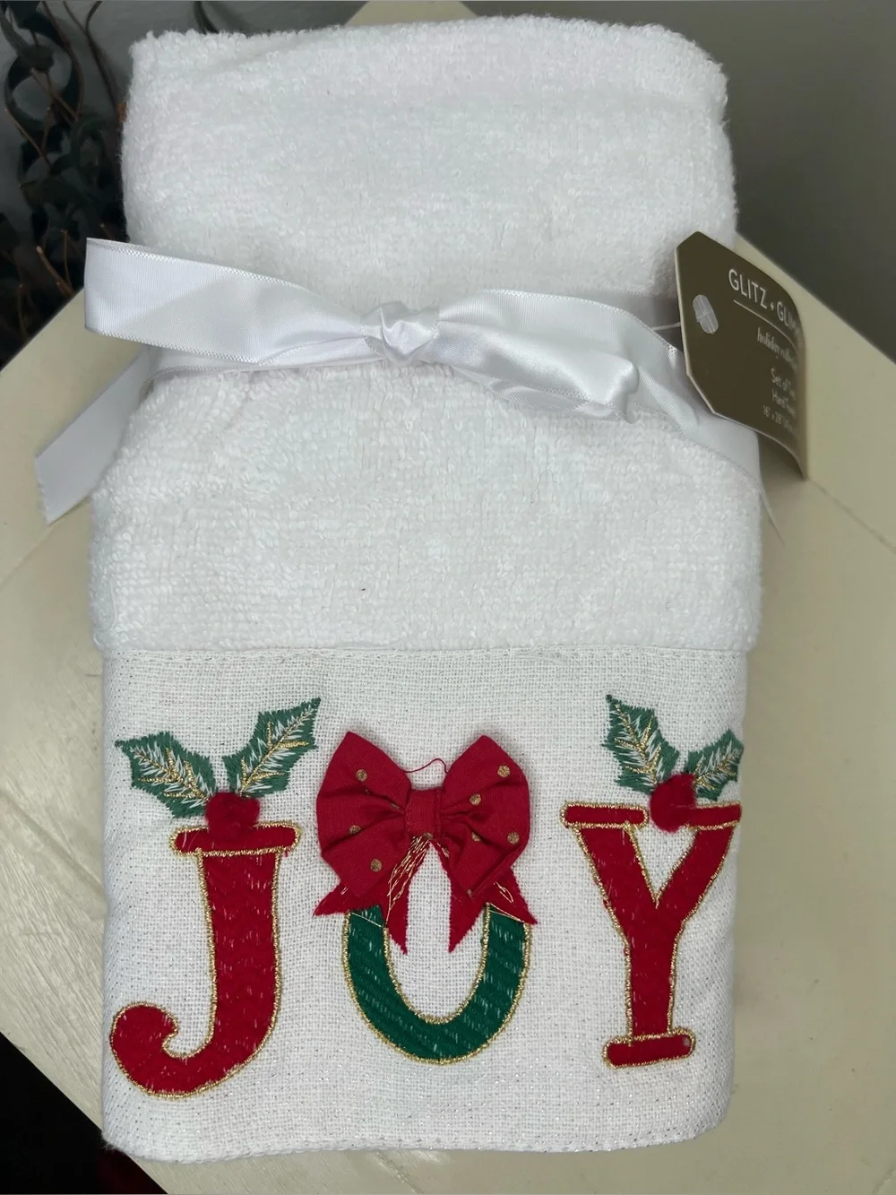 Brand New- Glitz & Glimmer JOY Christmas Hand Towels - Set of 2